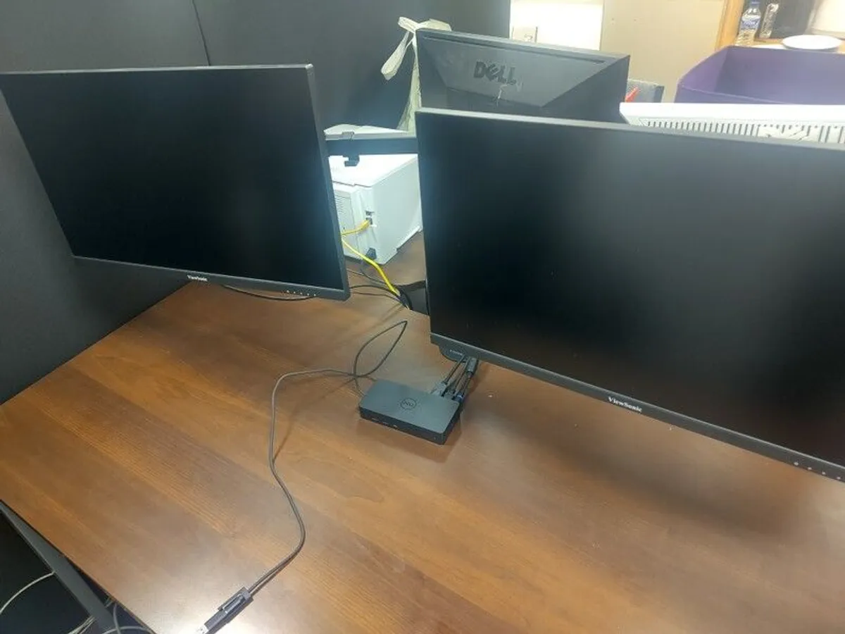 Dual Monitor Setup with Docking Station