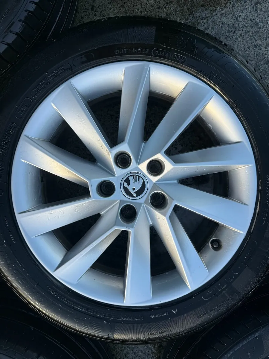 SKODA KAROQ 17" ALLOY WHEELS - Image 1