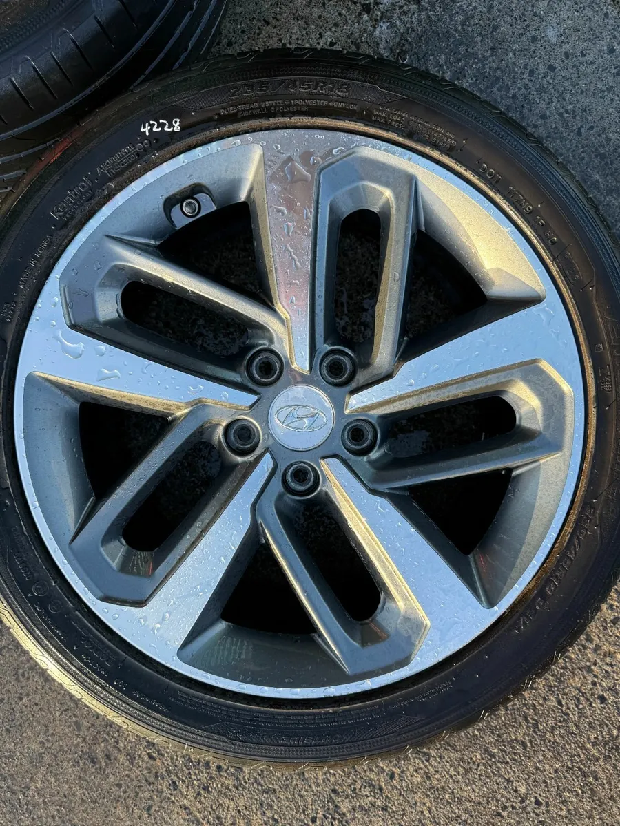 2021 HYUNDAI KONA 18" ALLOY WHEELS - Image 1