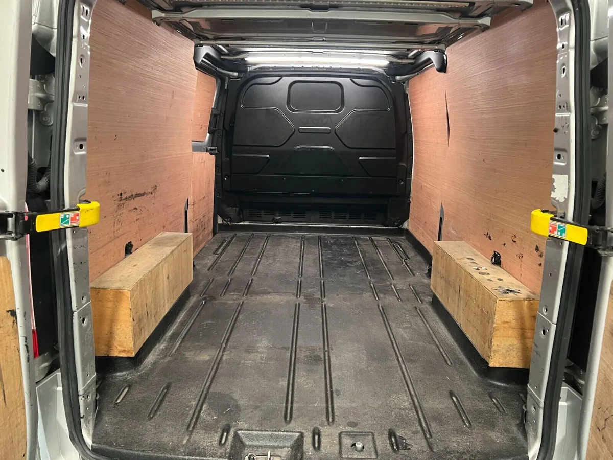 2022 Ford Transit Custom Panel Van - Image 4