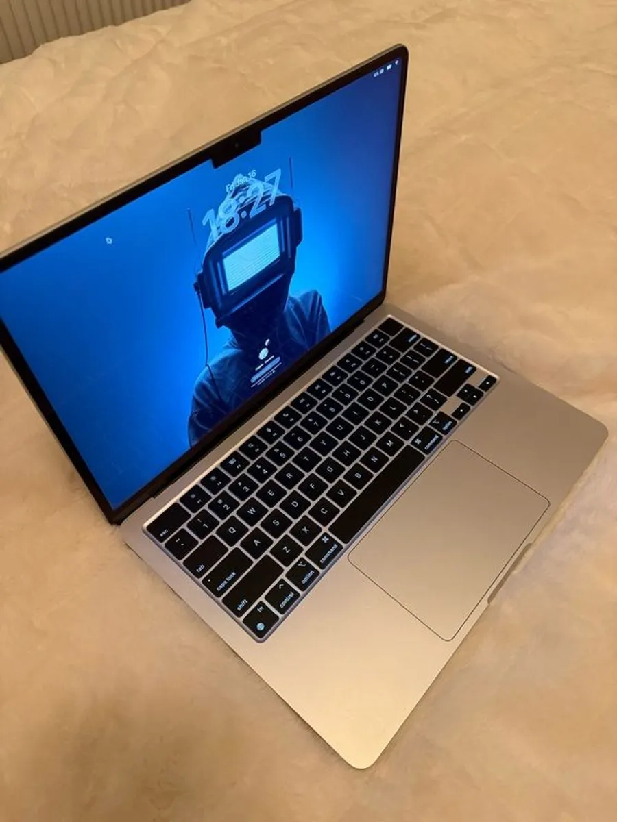 Macbook Air - Image 2