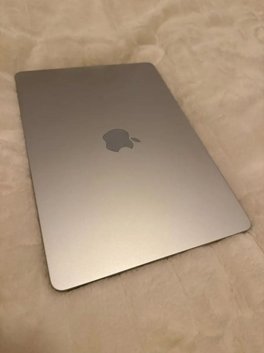 Macbook Air - Image 3