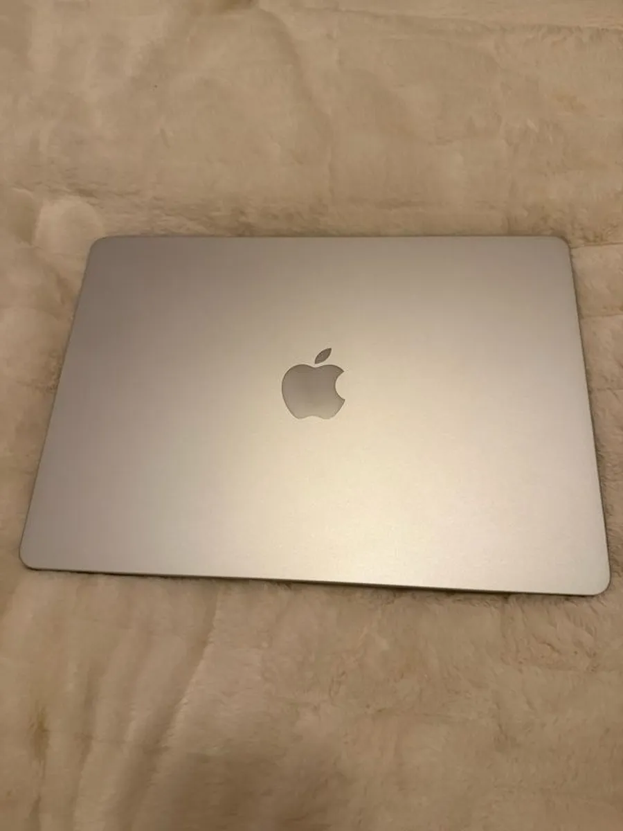 Macbook Air - Image 4