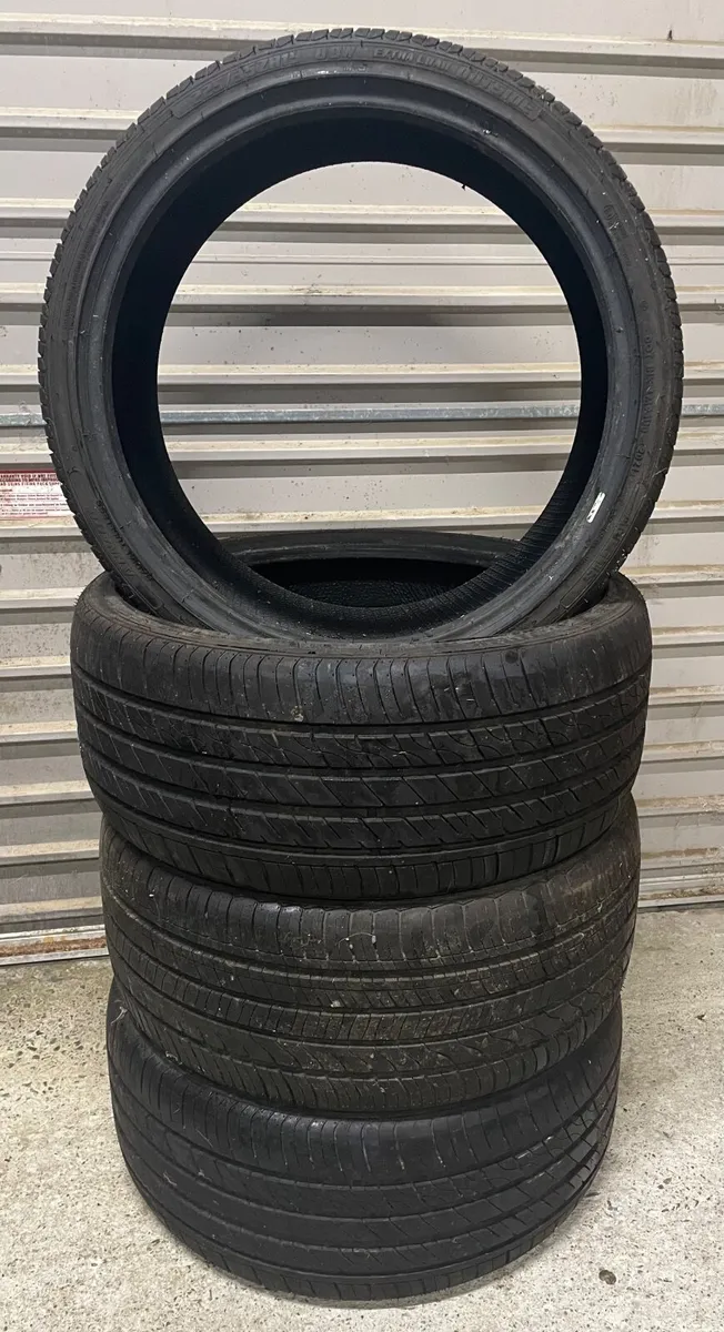 Tyres 225/35R19 - Image 1