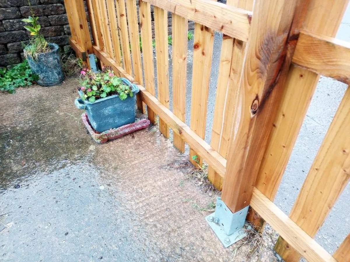 Timber Fence - Surface mounted - Image 1