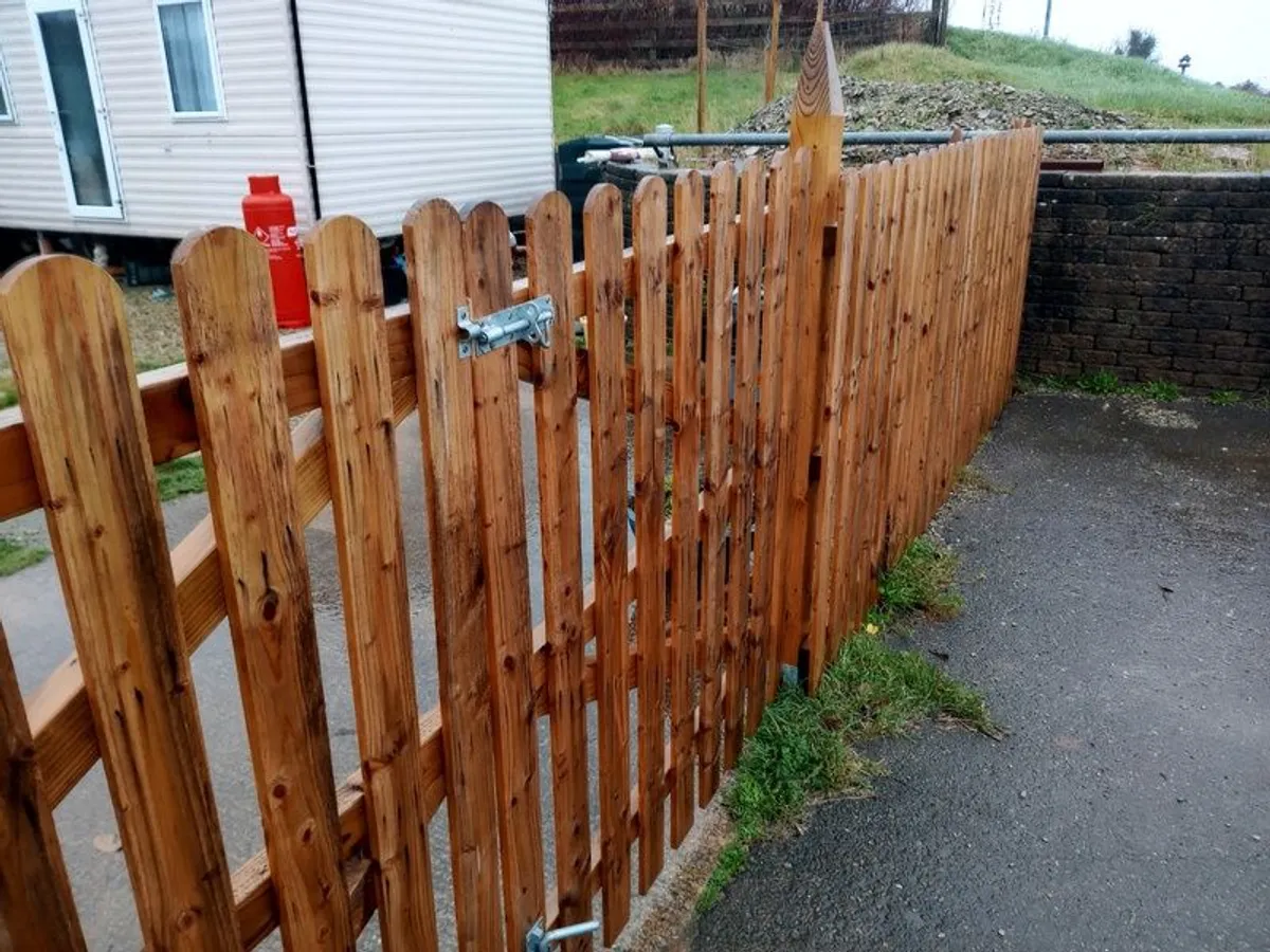 Timber Fence - Surface mounted - Image 2