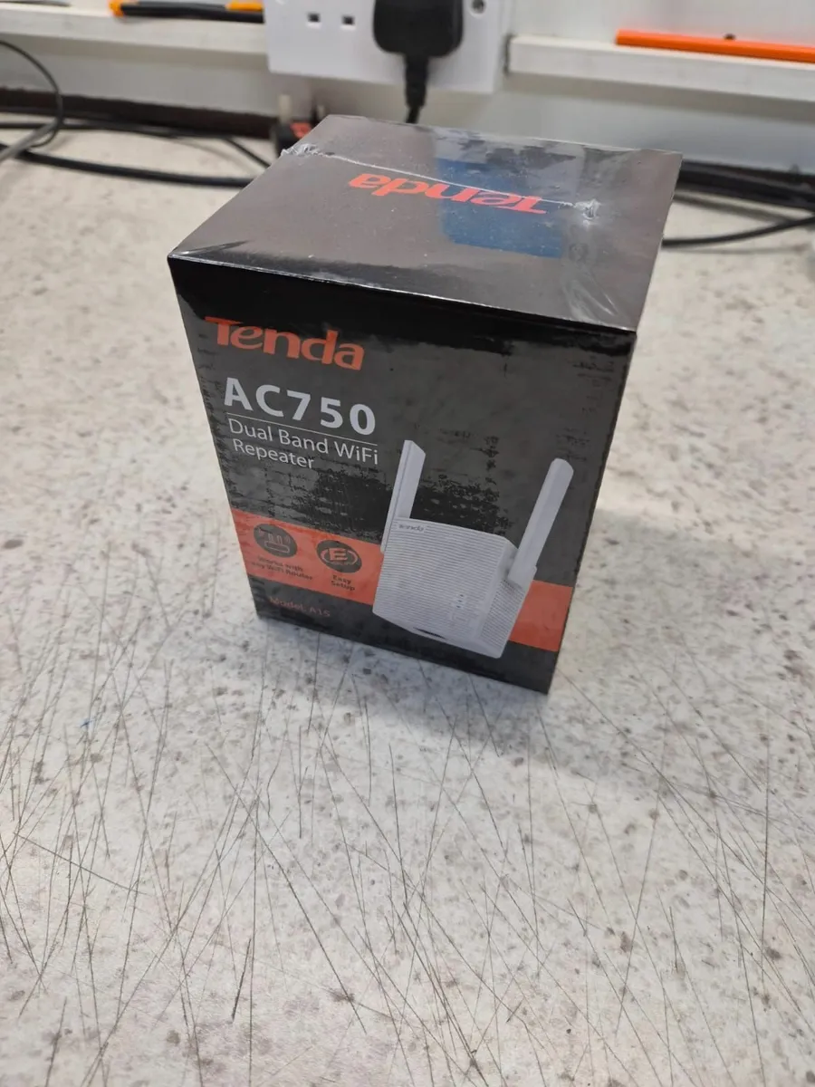 Tenda A15 (AC750) Dual‑Band WiFi Repeater