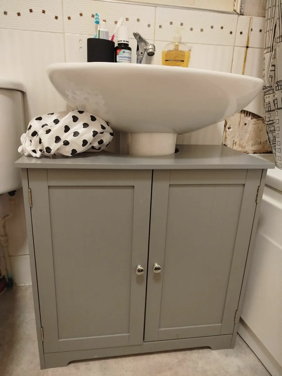 Vanity base - Image 1