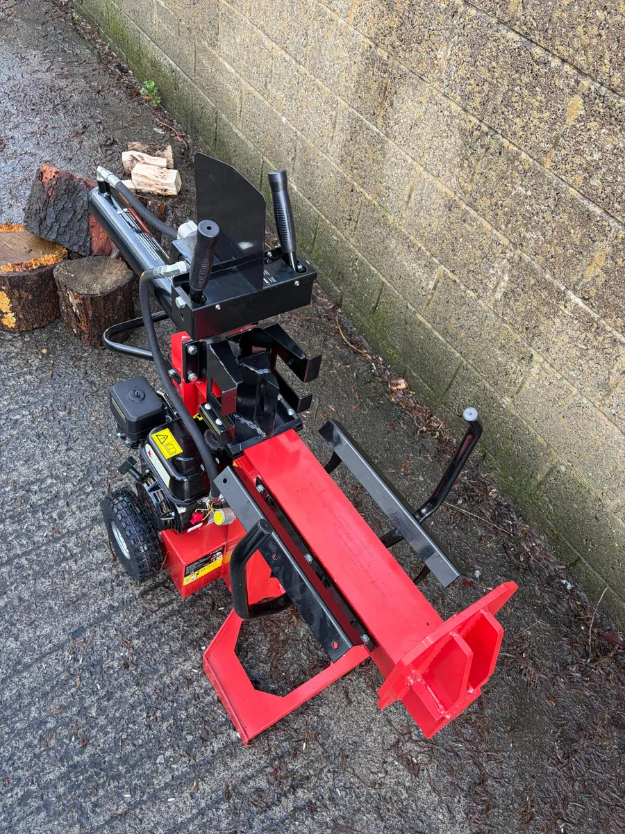 Piranha LS15T 15t Logsplitter with Petrol Engine - Image 4