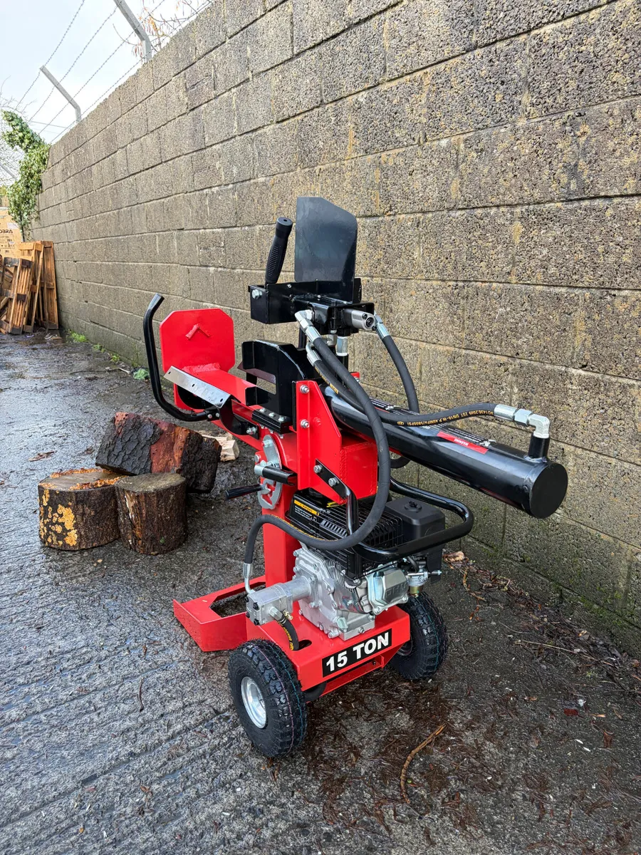 Piranha LS15T 15t Logsplitter with Petrol Engine - Image 1