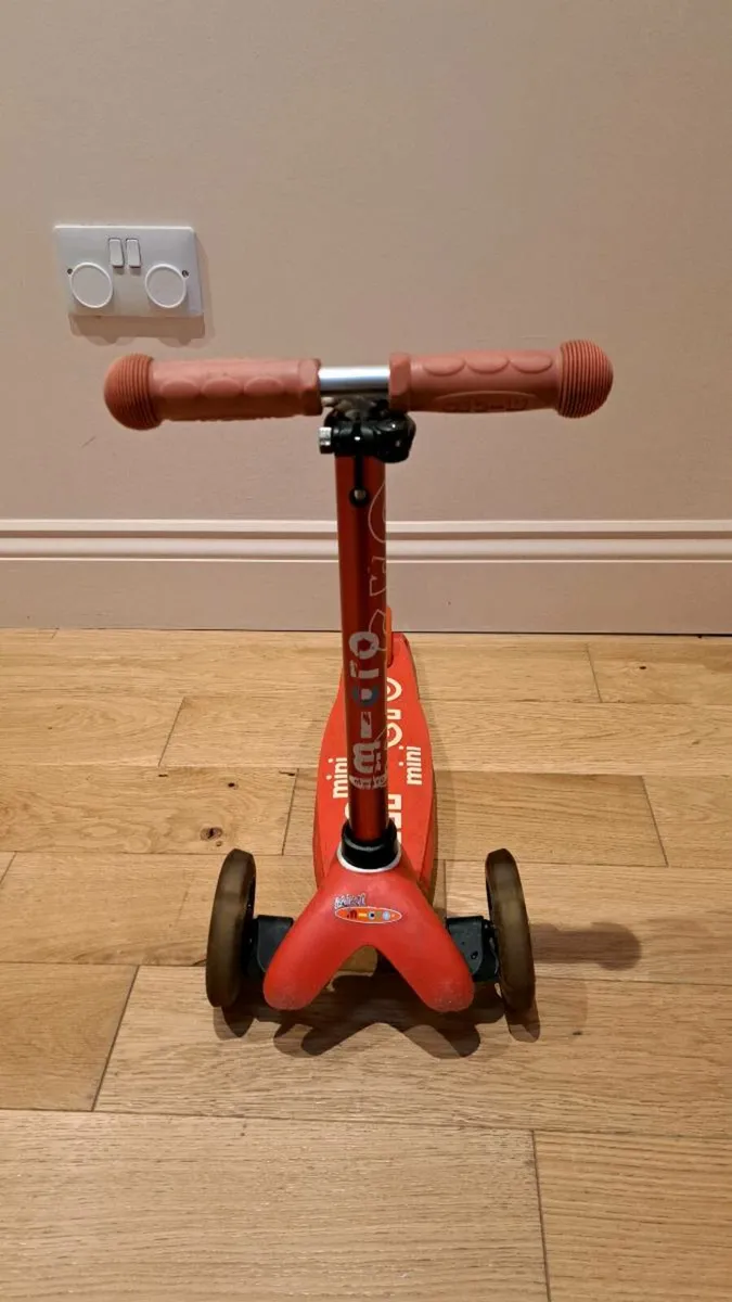 Mini Micro Deluxe LED Children's Scooters - Image 4