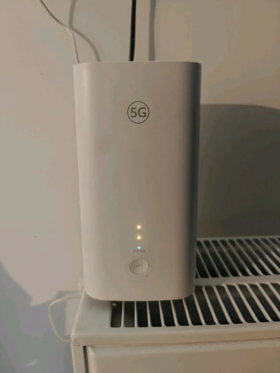 🖥️ Huawei H155-381 Unlocked Modem – Excellent Con - Image 1