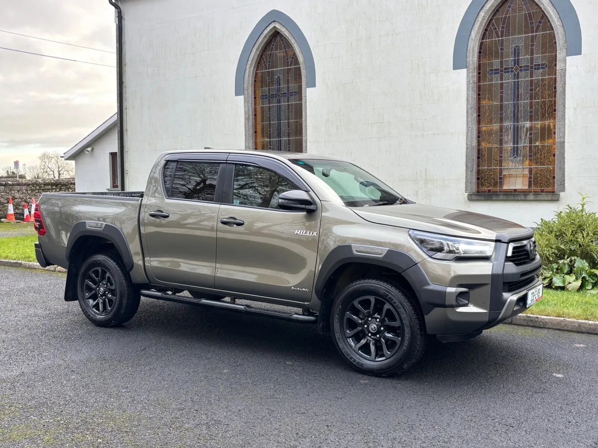 Toyota Hilux 2023 Invincible - Image 1