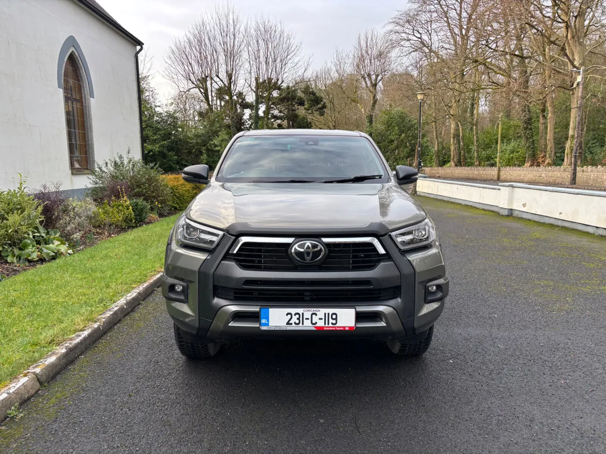 Toyota Hilux 2023 Invincible - Image 4