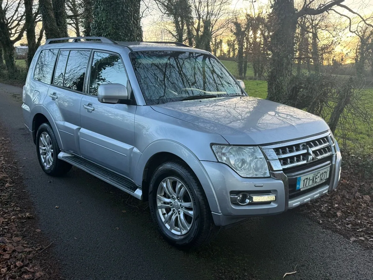 2017 Mitsubishi pajero - Image 1