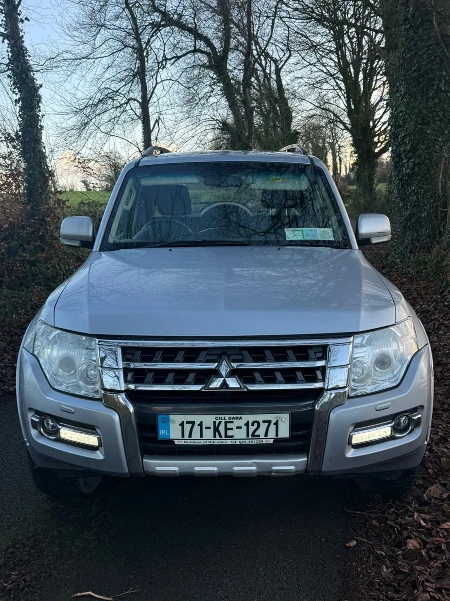 2017 Mitsubishi pajero - Image 2