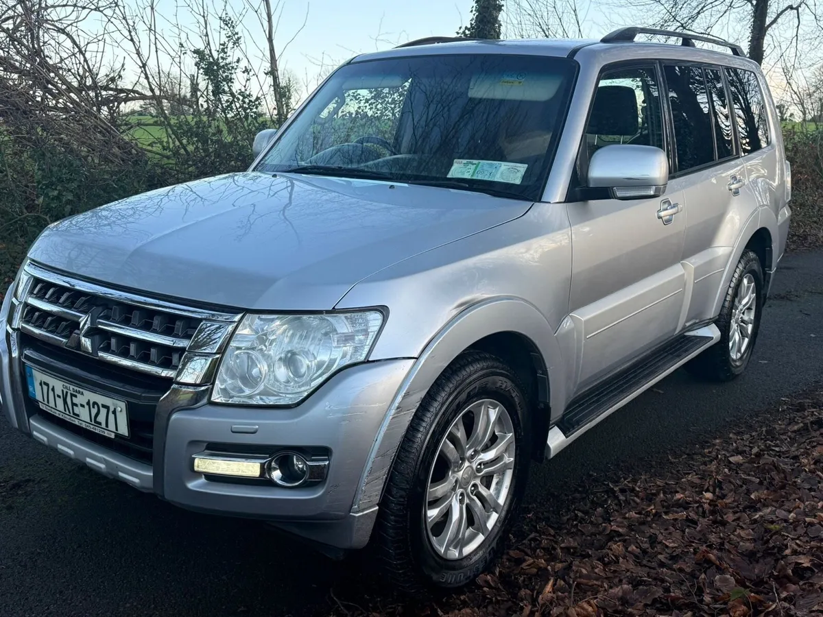 2017 Mitsubishi pajero - Image 3