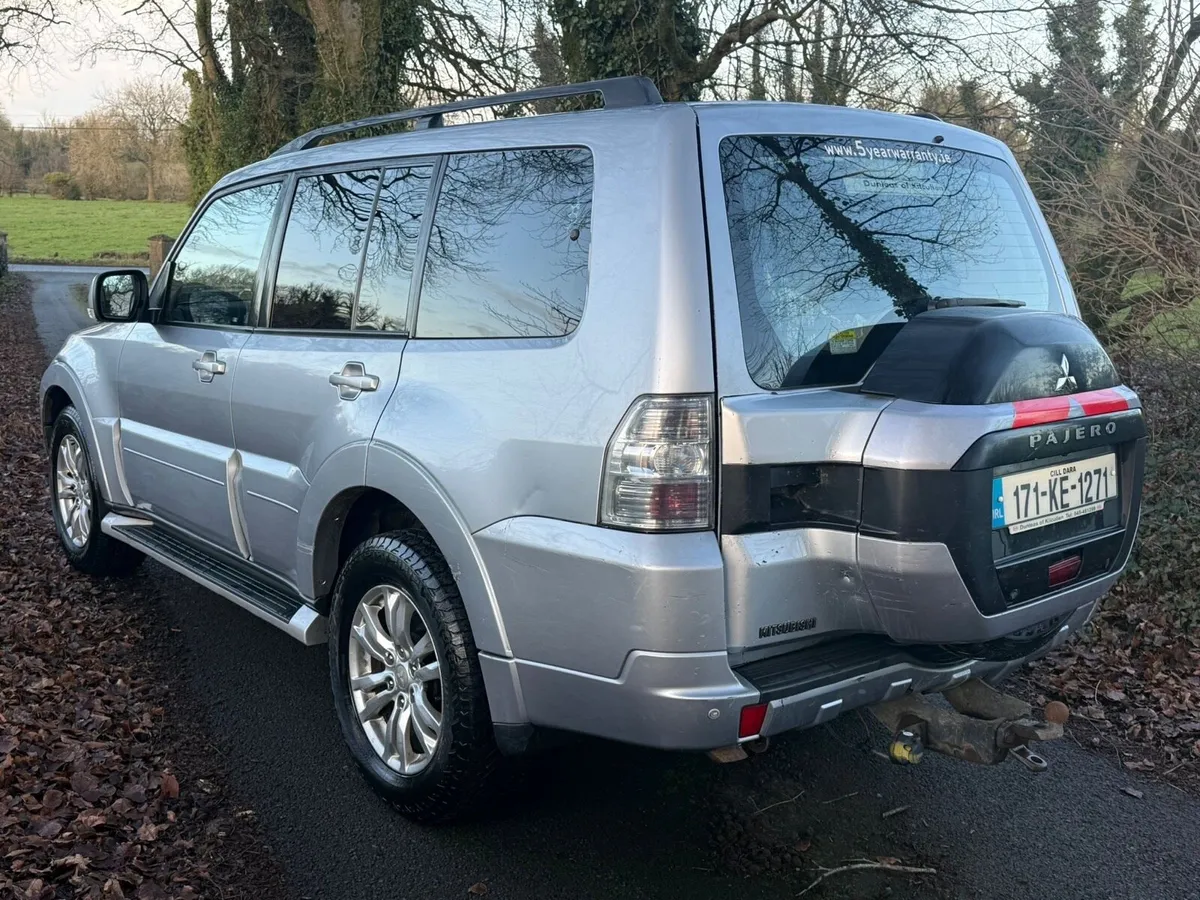 2017 Mitsubishi pajero - Image 4