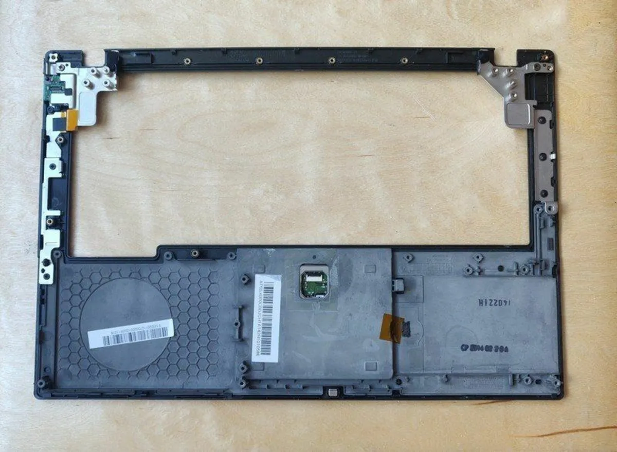 💻 Palmrest with Touchpad – Lenovo ThinkPad X240 - Image 2