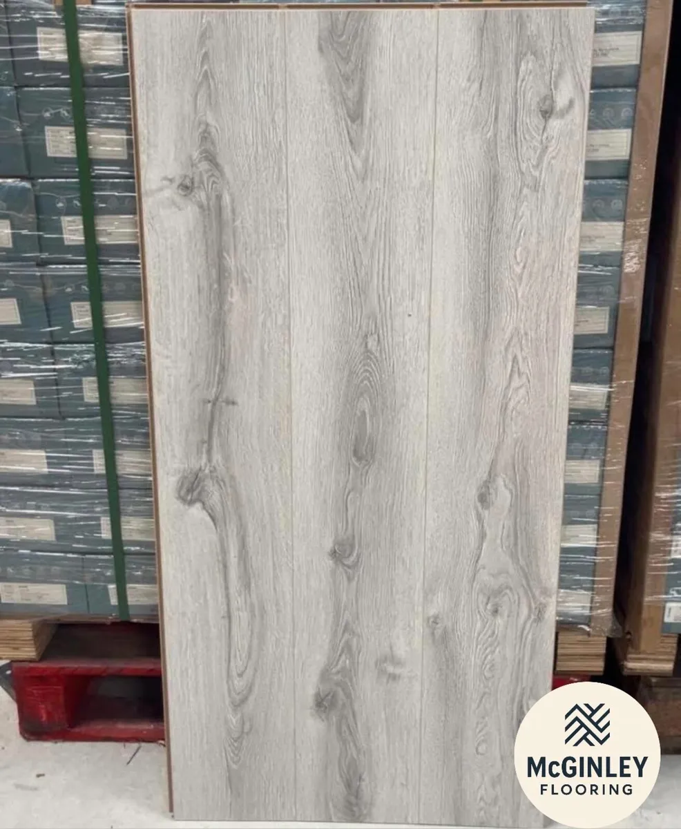 New 8mm Laminated Flooring FREE DELIVERY - Image 1