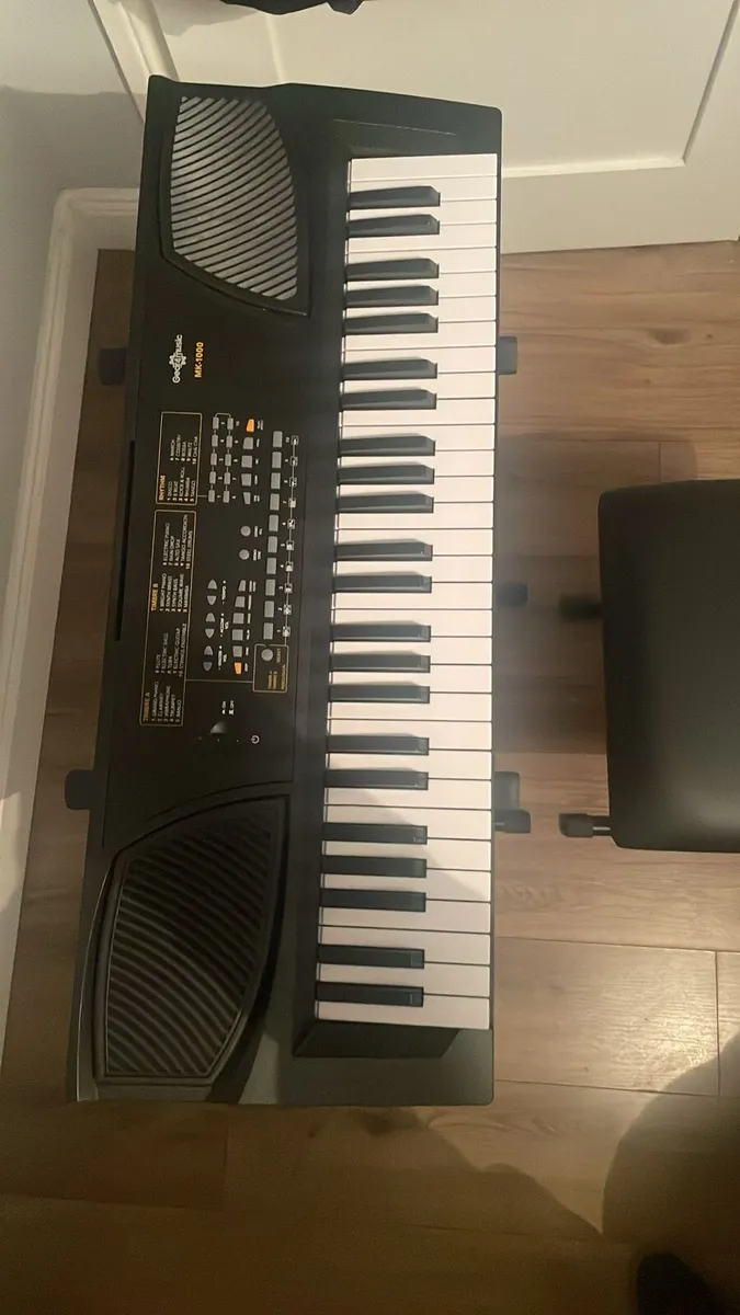Gear for music Keyboard, stand and chair - Image 2