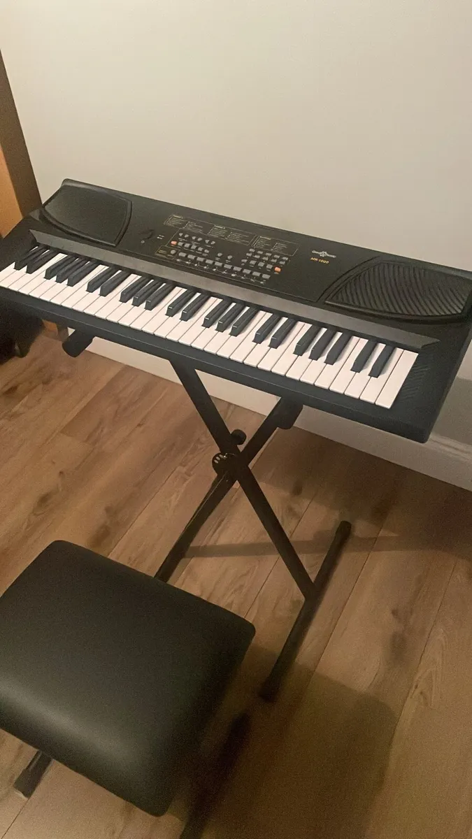Gear for music Keyboard, stand and chair - Image 1