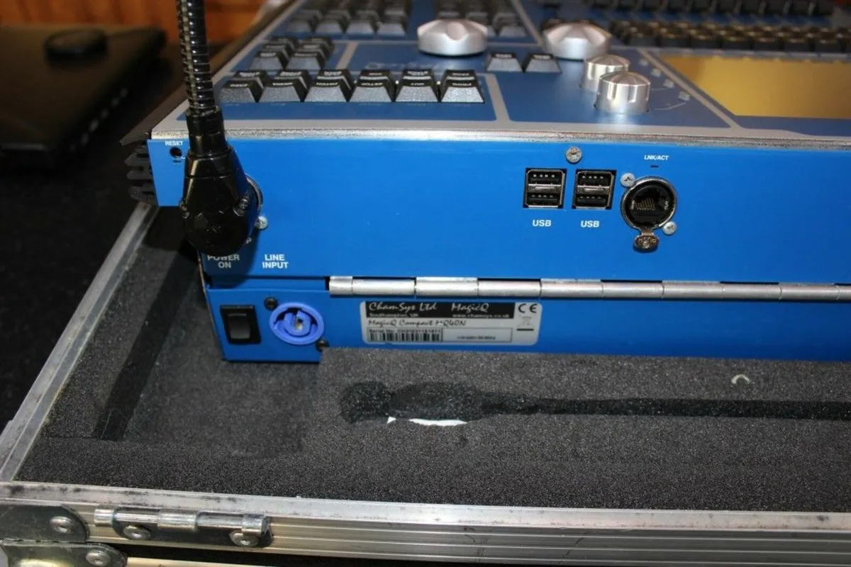 Chamsys MQ40N Lighting Desk - Image 3