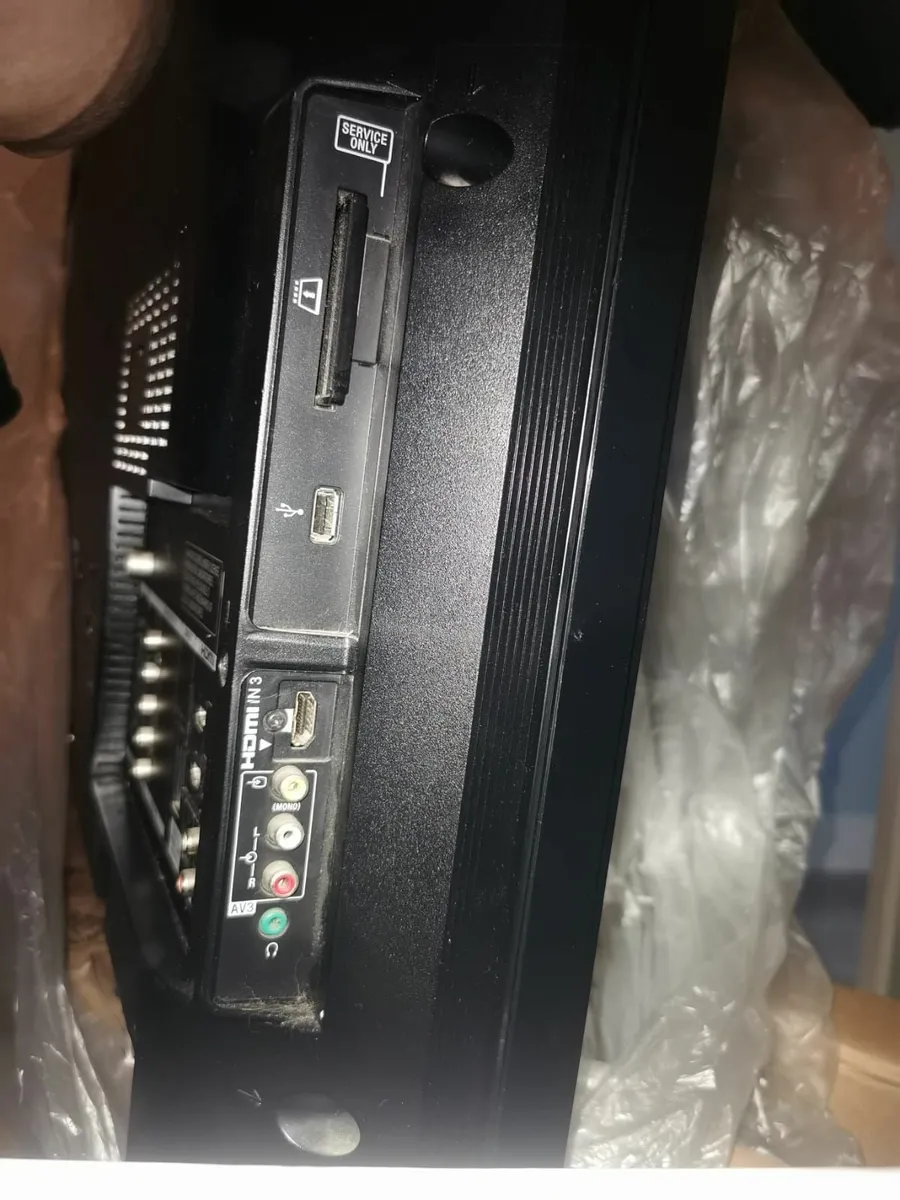 Sony Bravia 40" HD TV - KDL40W4500 - Image 1