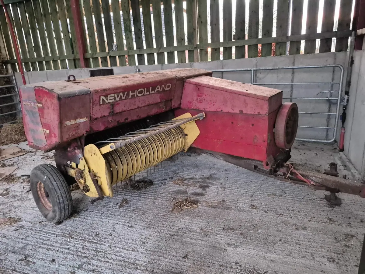 New Hollland 276 Square Baler - Image 1