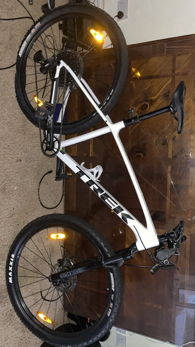 Trek Marlin 7 White Mountain Bike - Image 2