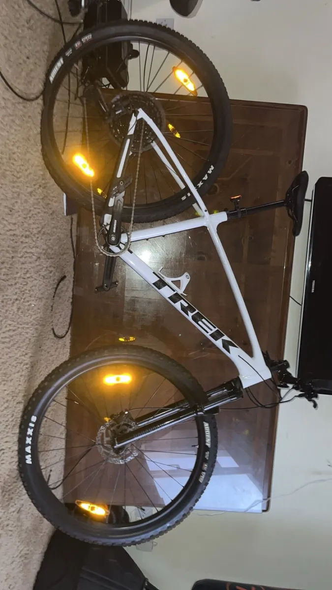 Trek Marlin 7 White Mountain Bike - Image 1