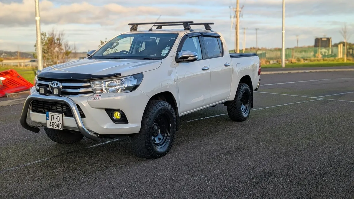 2017 Toyota Hilux 2.4 manual NO VAT – LOW MILEAGE - Image 4
