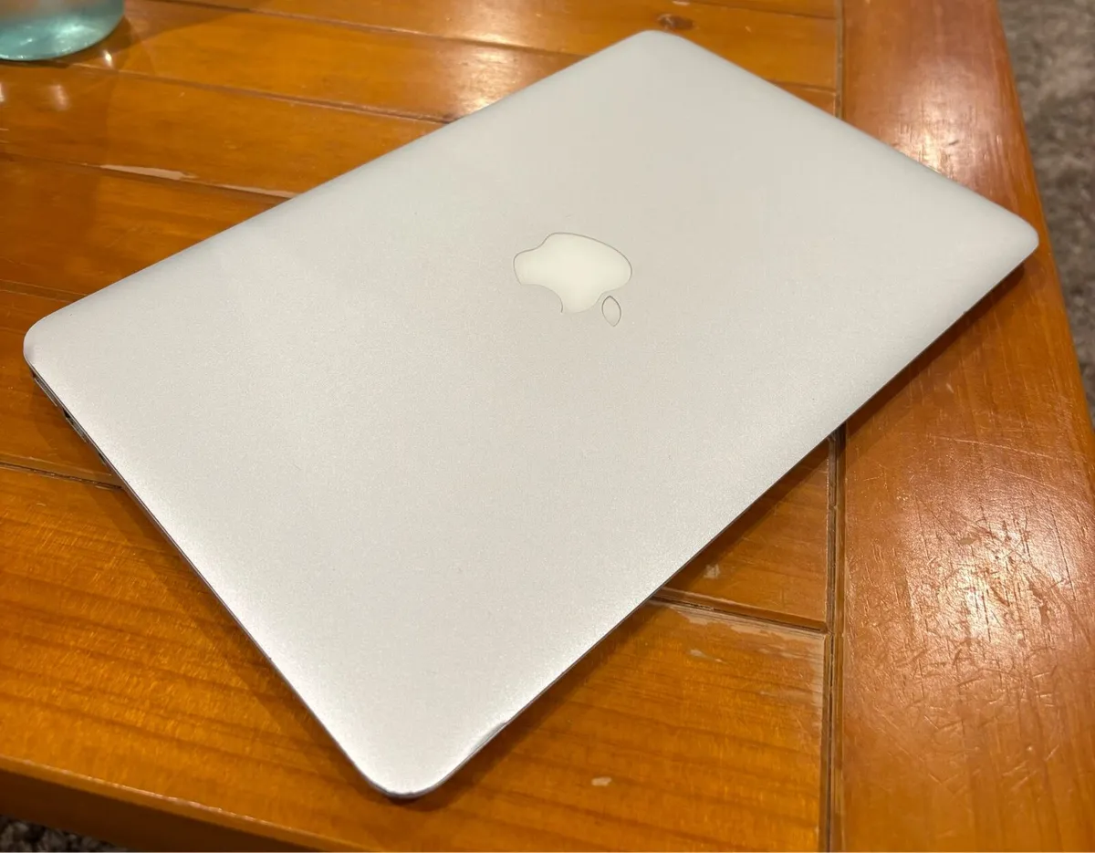 MacBook Air A1465-Not Booting-For Parts or Repair - Image 3