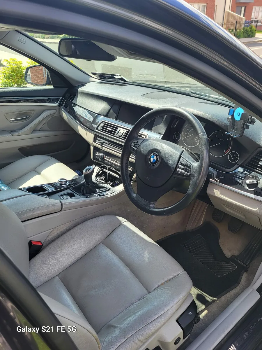 BMW 520D F10 2012 Manual - Image 2