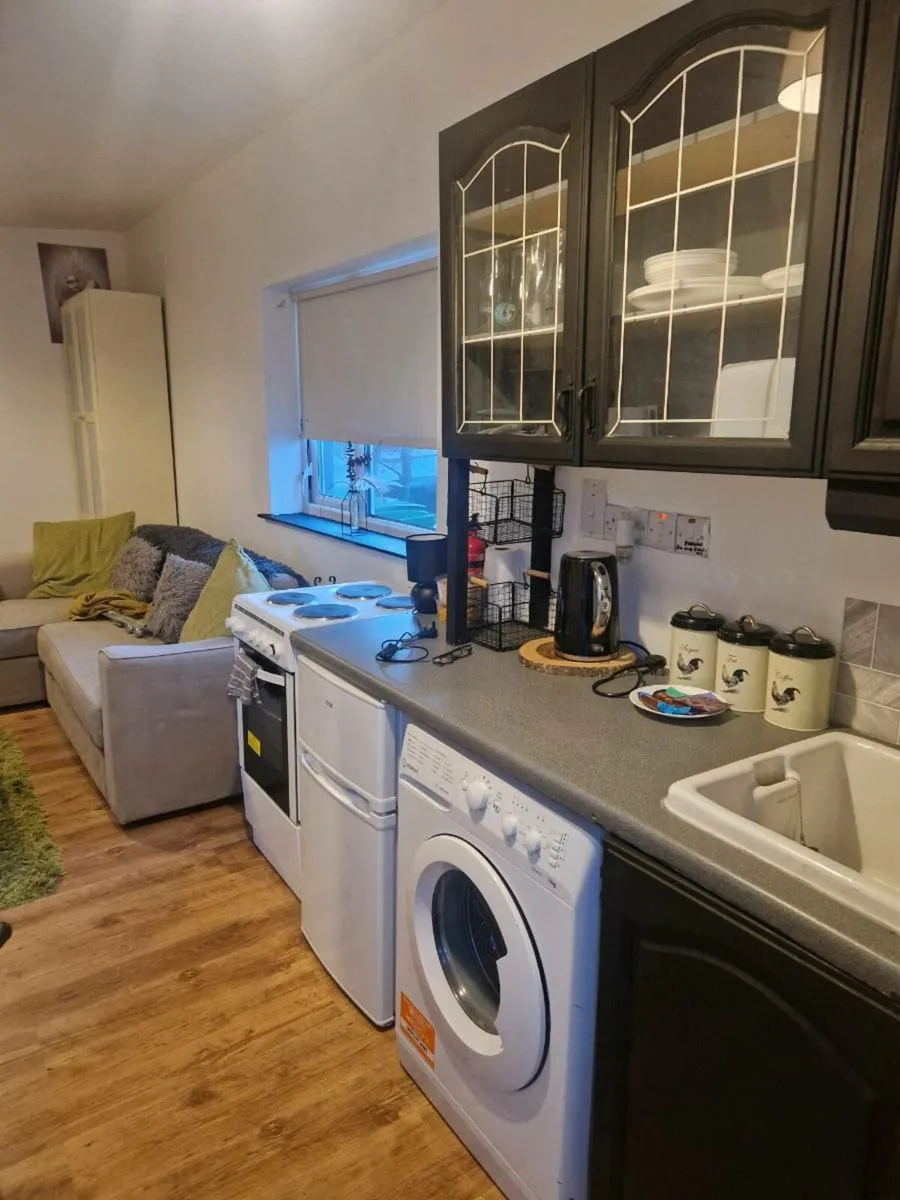 Self contained studio apartment - Image 2