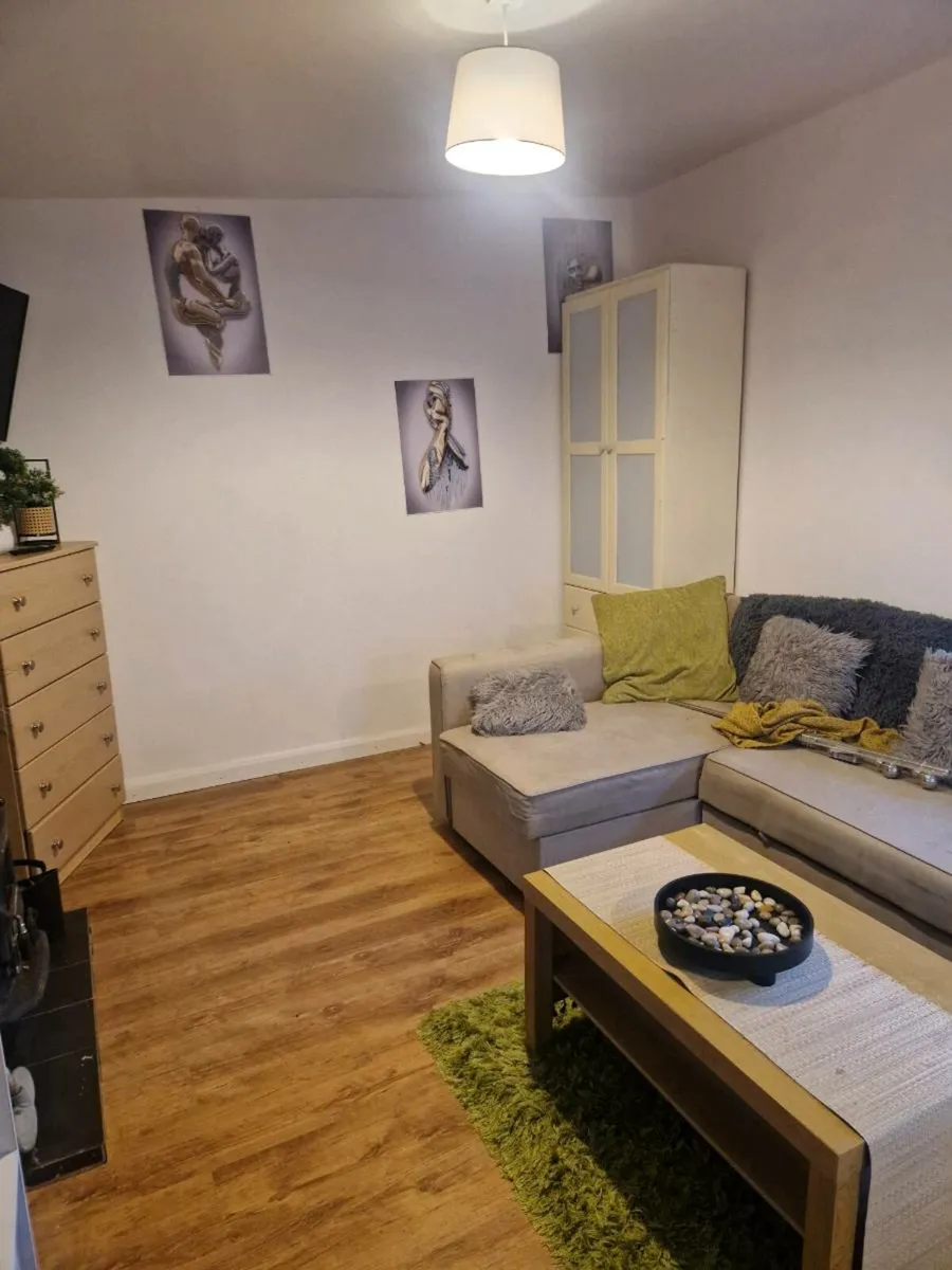 Self contained studio apartment - Image 1