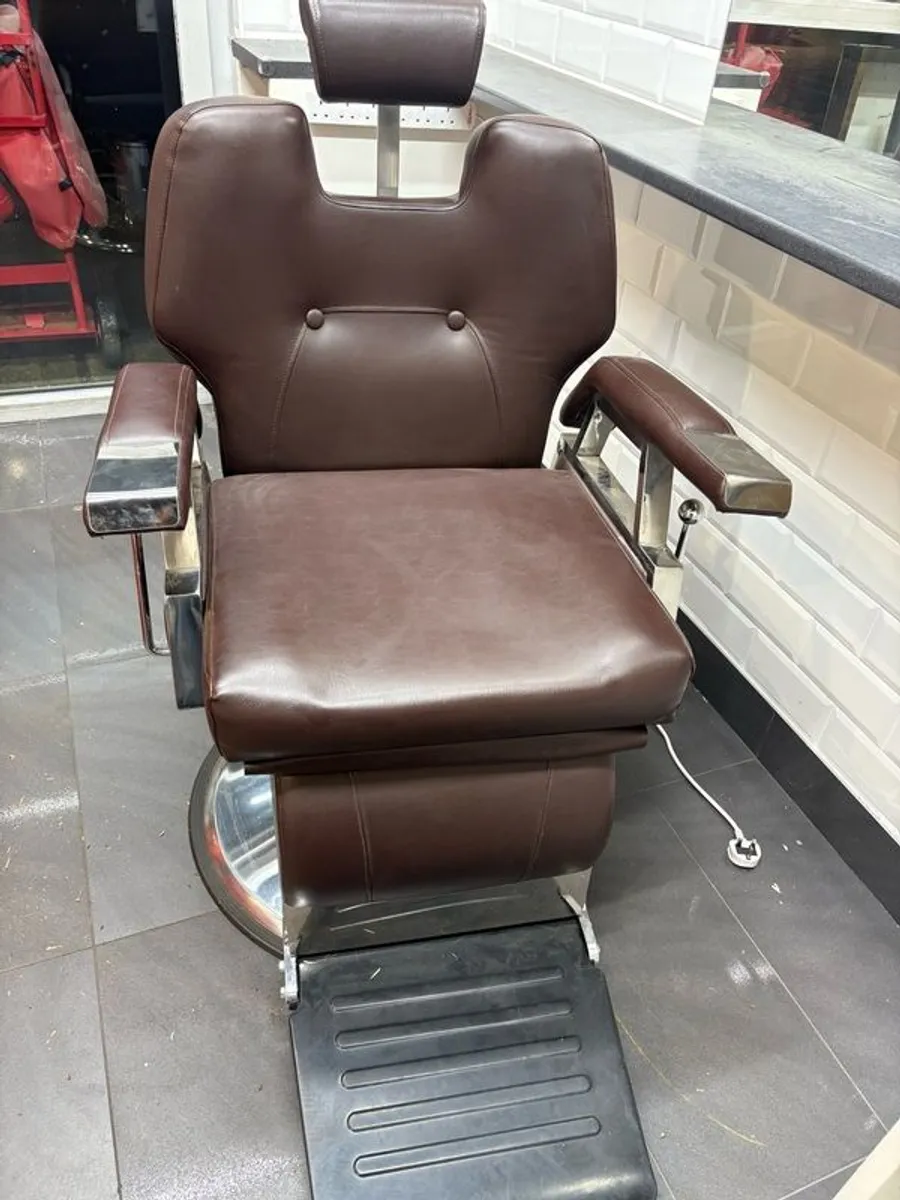 Barber chair - Image 1