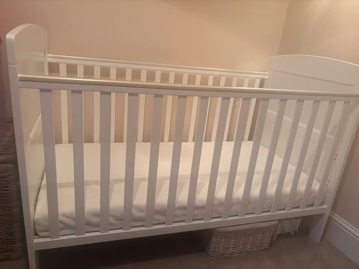 Cot bed - Image 1