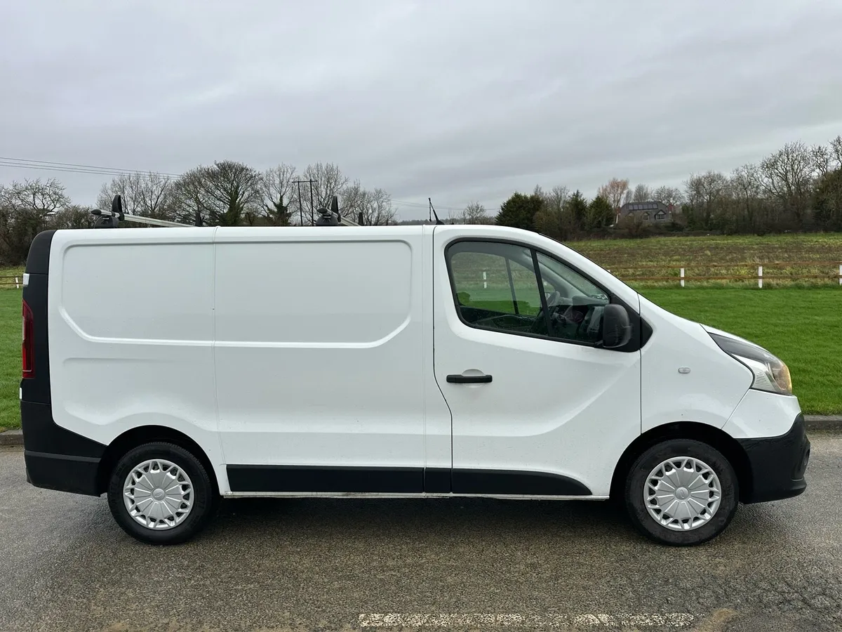 Renault Traffic 2016 DOE 01/27 - Image 3
