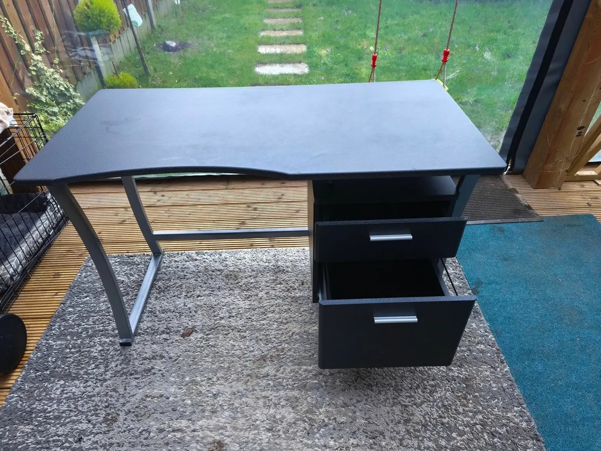 Study desk - Image 2