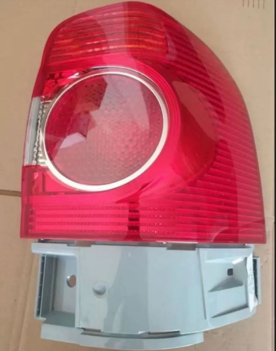 Wolkswagen Sharan right tail light - Image 1