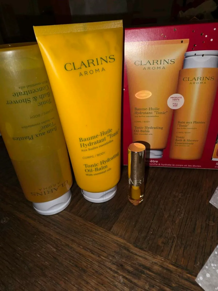 CLARINS, SHOWER & BATH COSMETICS, Lip Oil Set ! - Image 3