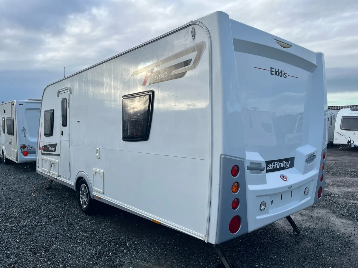 Elddis Affinity 550 – Island Bed - Image 3