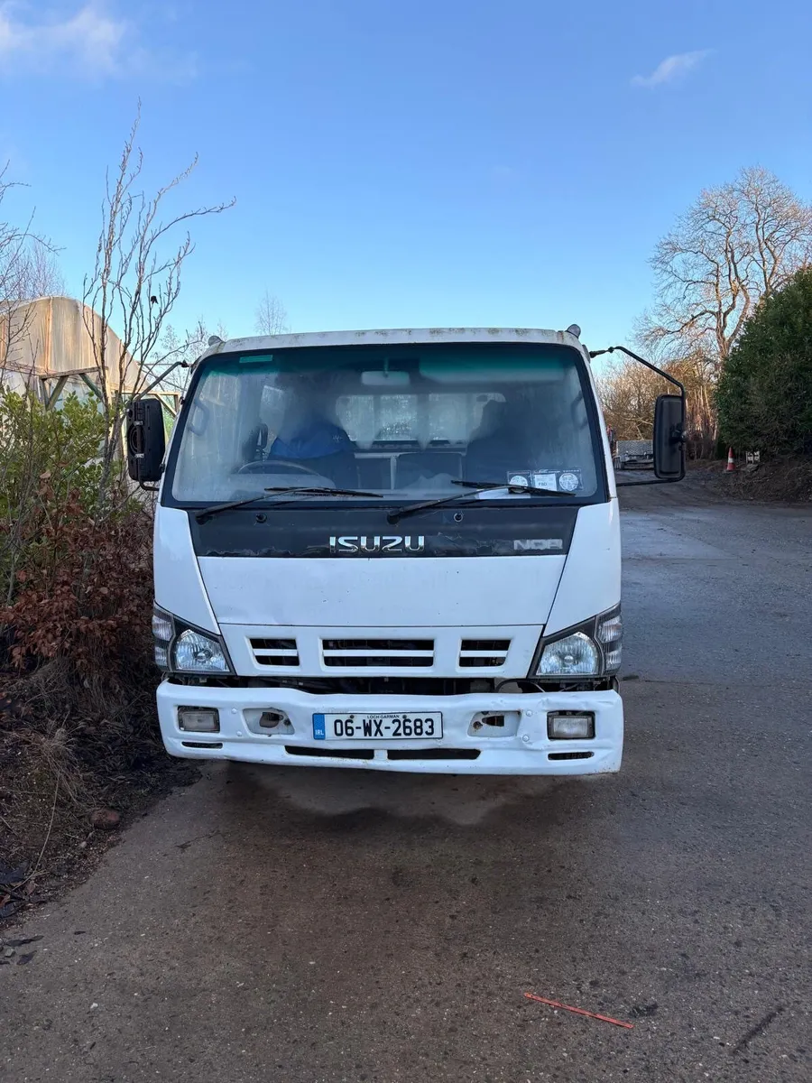 Isuzu NQR crew cab tipper. - Image 1