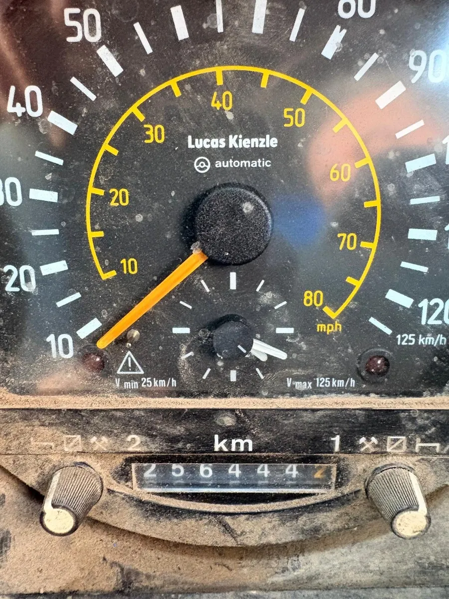 Isuzu NQR crew cab tipper. - Image 3