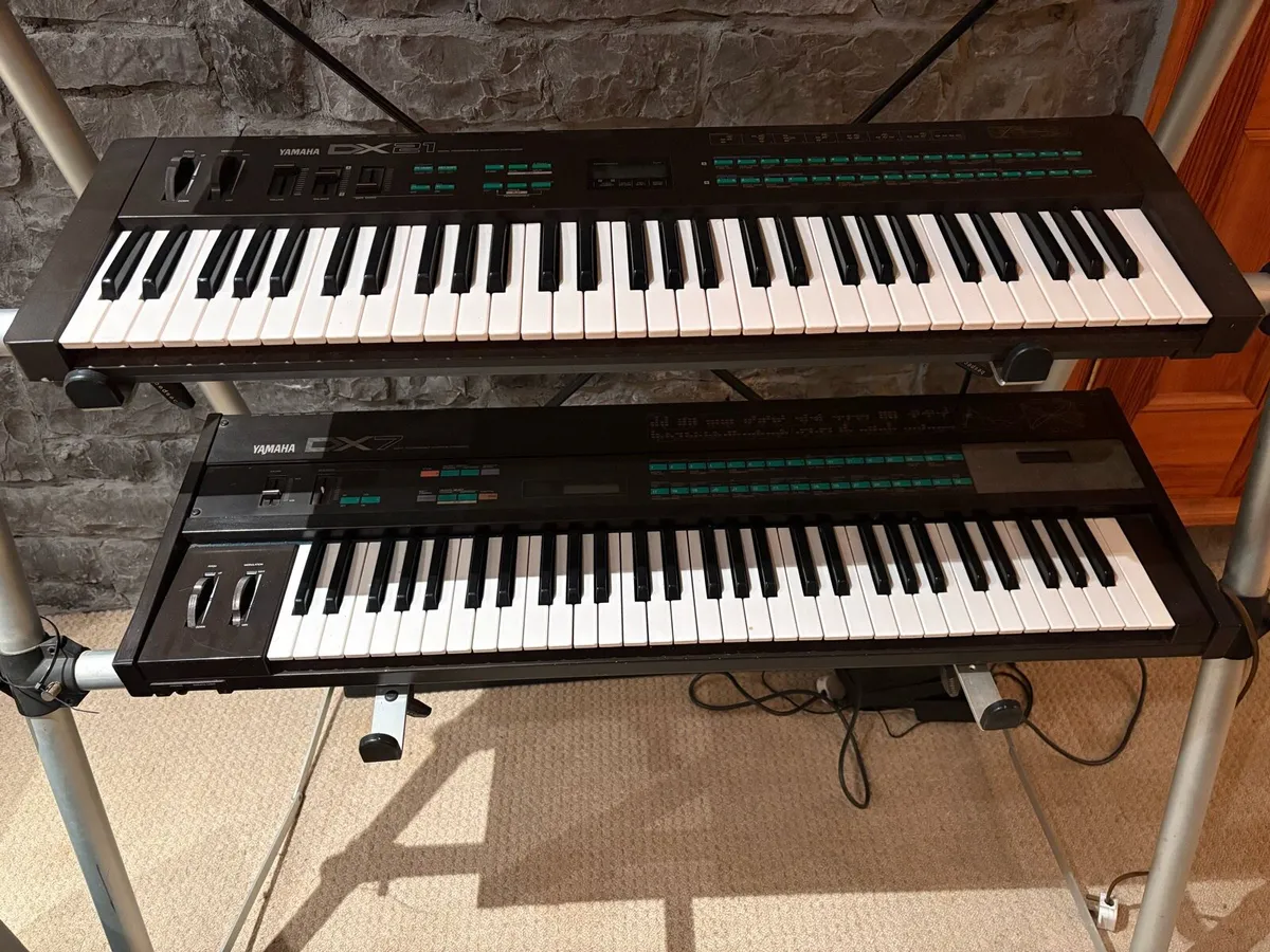 Synthesisers - Yamaha DX7 & DX21