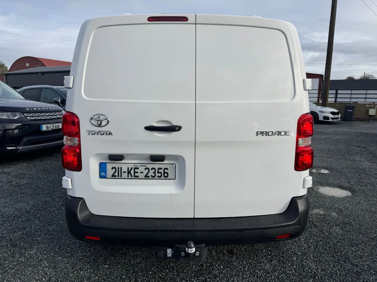 211 Toyota proace 1.5 100HP new doe compact - Image 4