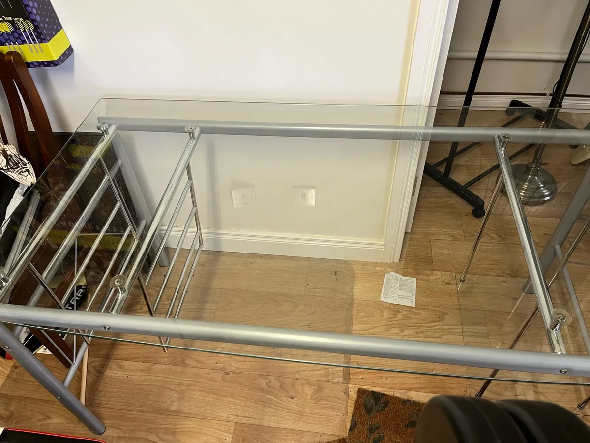 Glass desk - Image 2