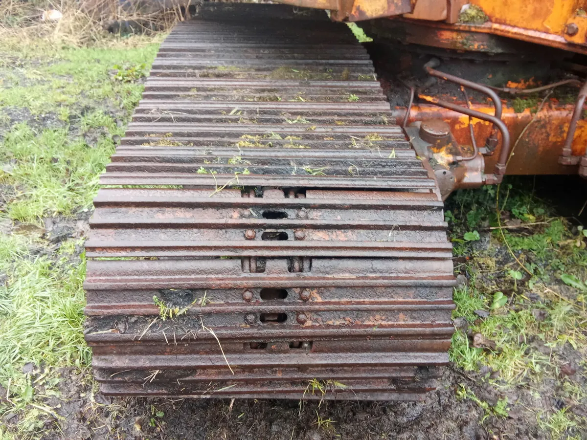 Digger pads and D4 D5 chains - Image 1