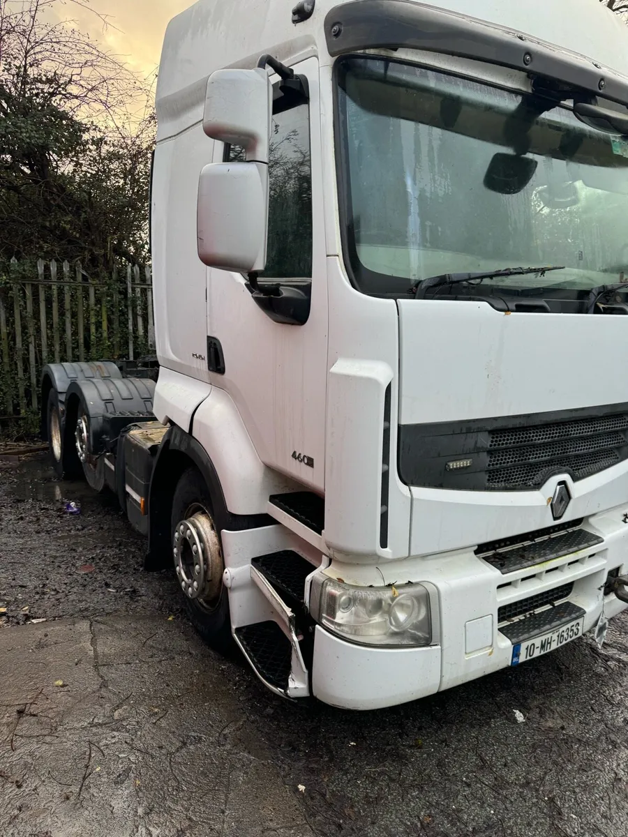 Trucks for export - Image 1